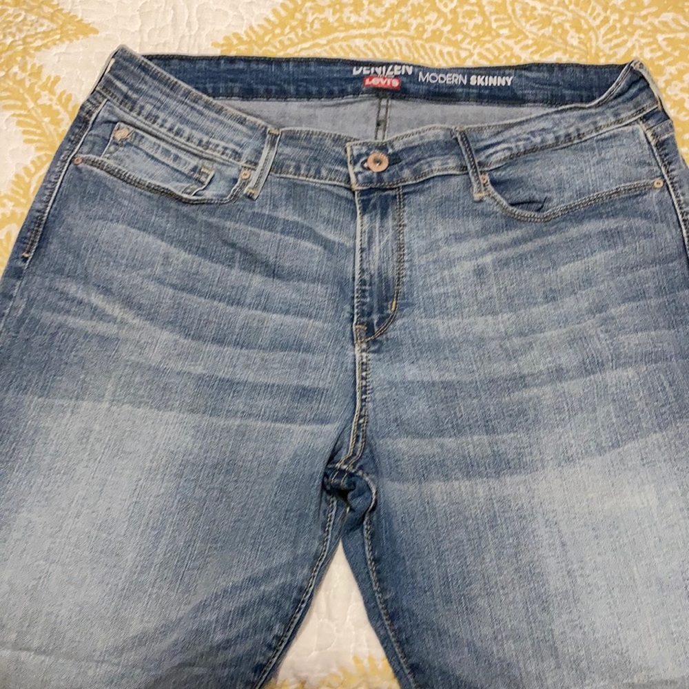 DENIZEN from Levi’s modern skinny jeans size 18M
